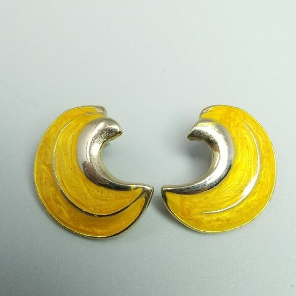 Vintage Yellow Enamel Crescent Shape Stud Earrings, 80s 90s Retro Style - Picture 2 of 6